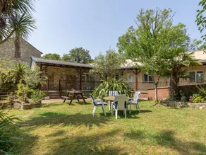 Cottage with garden - Image 2