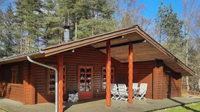 Holiday home with barbecue & terrace - Image 2