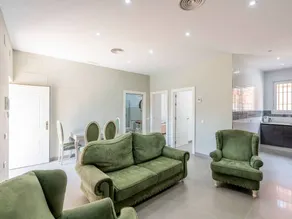 Apartment with pool & garden - Image 4