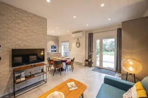 Apartment with terrace & garden | Garden view - Image 5
