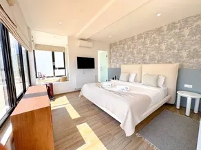 Spacious holiday apartment with garden - Image 3