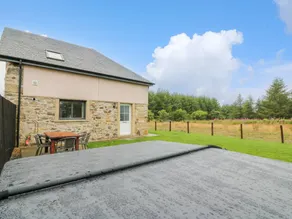 Cottage with garden & jacuzzi - Image 3