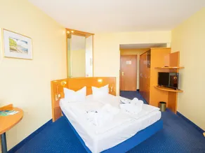 Doppelzimmer mit Stadtblick und Balkon - Image 3