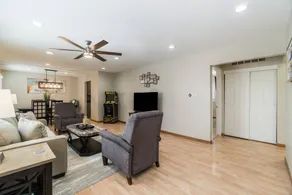 Hoffman Estates Rental - E Berkley Ln - Image 2