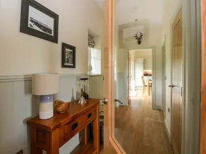 Cottage with barbeque & garden - Image 4