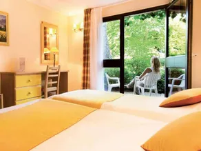 Merveilleuse chambre chez l'habitant adaptée aux familles avec piscine chauffée et terrasse | Vue jardin | Avec animaux autorisés - Image 4