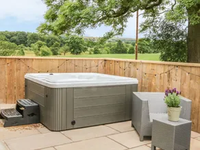 Cottage with jacuzzi & garden - Image 4