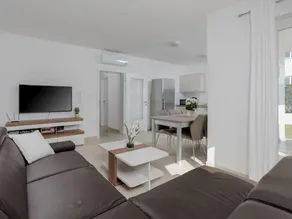 Familienorientiertes weiträumiges Ferienhaus mit Terrasse, Grill und privatem Pool | Naturblick - Image 3