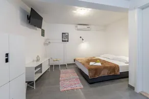 Apartment with garden - Image 2