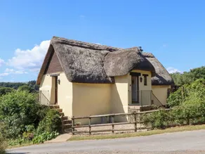 Cottage with garden, pool & terrace - Image 2
