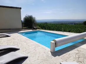 Villa with pool - Image 2
