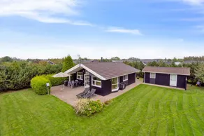 Fully equipped lovely holiday home with terrace, sauna & hot tub - Image 3