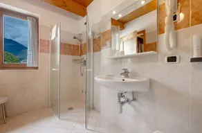 Room 'Camera Doppia N 4' with Mountain View, Shared Garden and Wi-Fi - Image 5