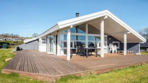 House with jacuzzi, terrace & garden - Image 2