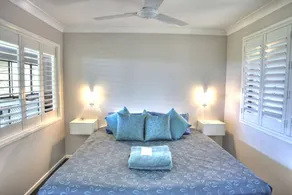 Peaceful Cabin Retreat with Heated Spa & Fireplace in Morayfield, Queensland - Image 5