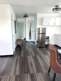 Apartment with pool - Image 4