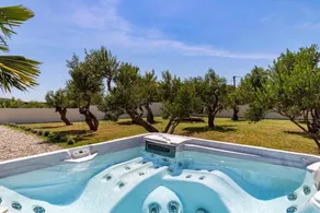 Fantástica villa apropiada para familias con piscina privada, jardín y terraza - Image 2