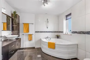 Espléndida casa vacacional con jacuzzi, barbacoa y jardín | Se admiten mascotas - Image 4