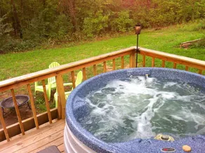 Romantic Cabin Rental for Two with a Private Hot Tub near St. Louis, Missouri - Image 5