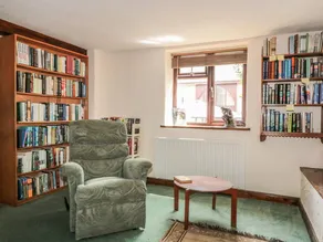 Cottage with garden - Image 4