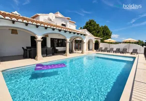 Villa with terrace, BBQ & private pool - Image 3