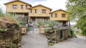 Holiday home with garden, pool & barbeque - Image 3