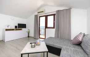Fully equipped charming apartment with terrace & BBQ | Sea view - Image 3