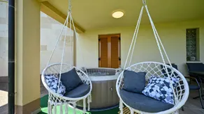 Lovely villa with jacuzzi, garden & barbecue - Image 4