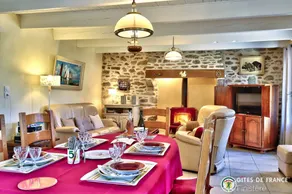 Gite with barbeque, terrace & garden - Image 3