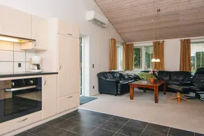 Holiday home with terrace - Image 4