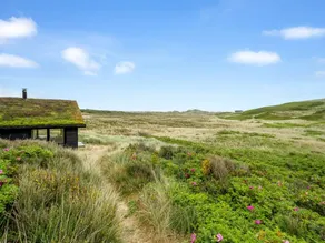 Holiday home with terrace - Image 5