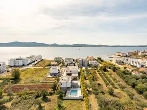 Villa with terrace, BBQ & pool - Image 4