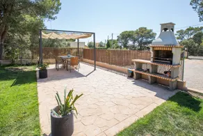 Villa with garden, terrace & private pool - Image 4