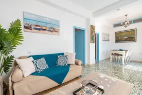 Holiday home with garden | City view - Image 3