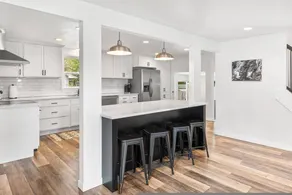 Prime Spot Fully Renovated Near Lambeau Titletown - Image 4