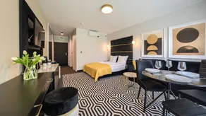 Apartment with terrace - Image 2