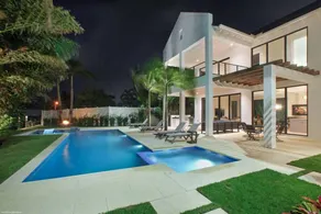 803, 4 Bed 4 Bath Luxury home close to Atlantic Ave - Image 3