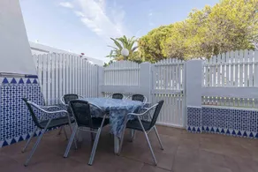 Holiday apartment with pool & terrace - Image 5