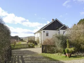 Cottage with garden - Image 2
