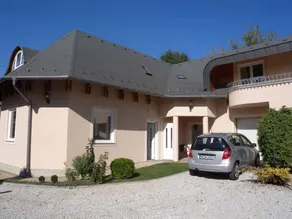 Holiday apartment with BBQ & garden - Image 3