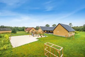 Cottage with sauna & pool - Image 2