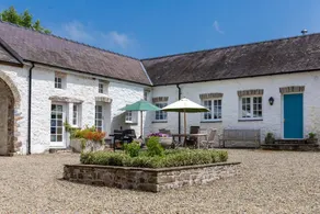 Cottage with garden - Image 2