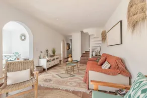 Casa apropiada para familias con jardín, terraza y piscina privada | Vistas al mar | Adaptada para el teletrabajo - Image 4