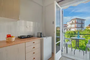 Holiday apartment with terrace & garden | Garden view - Image 5