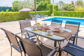 Child-friendly villa with terrace, garden & BBQ - Image 5