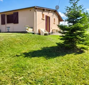 Holiday home with garden, barbecue & terrace - Image 2