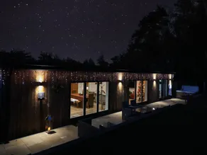 Cottage with garden & jacuzzi | Beach view - Image 3