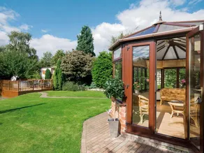 Cottage with garden & jacuzzi | River view - Image 2