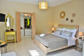 Villa with garden, terrace & private pool - Image 4