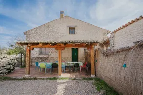 Holiday Home 'La Alameda' with Private Pool, Garden, Barbecue & Wi-Fi - Image 2